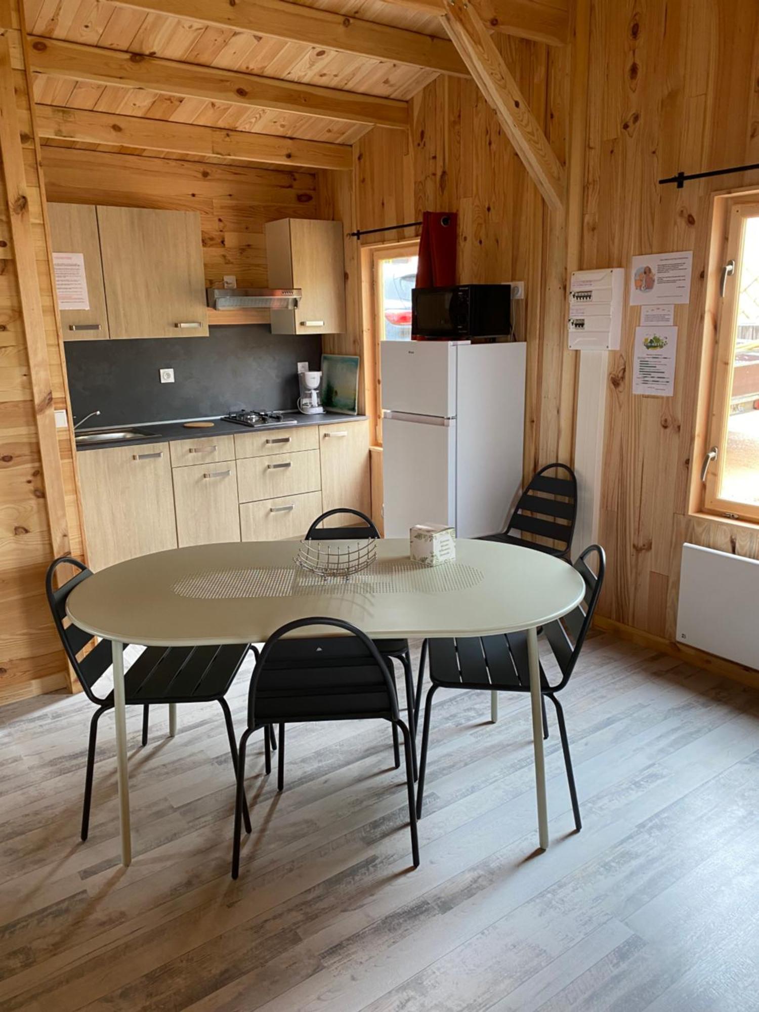 Camping Le Montbartoux Vollore-Ville Екстериор снимка