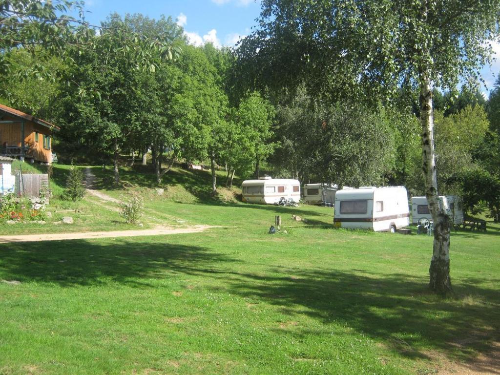 Camping Le Montbartoux Vollore-Ville Екстериор снимка